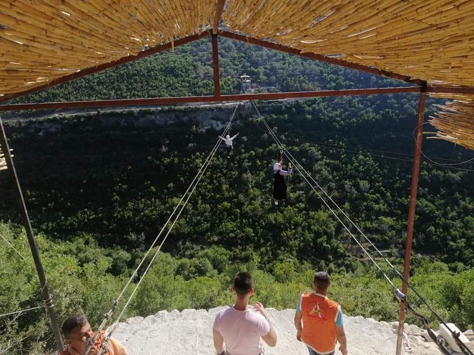 رياضة التزحلق على الحبل Zipline