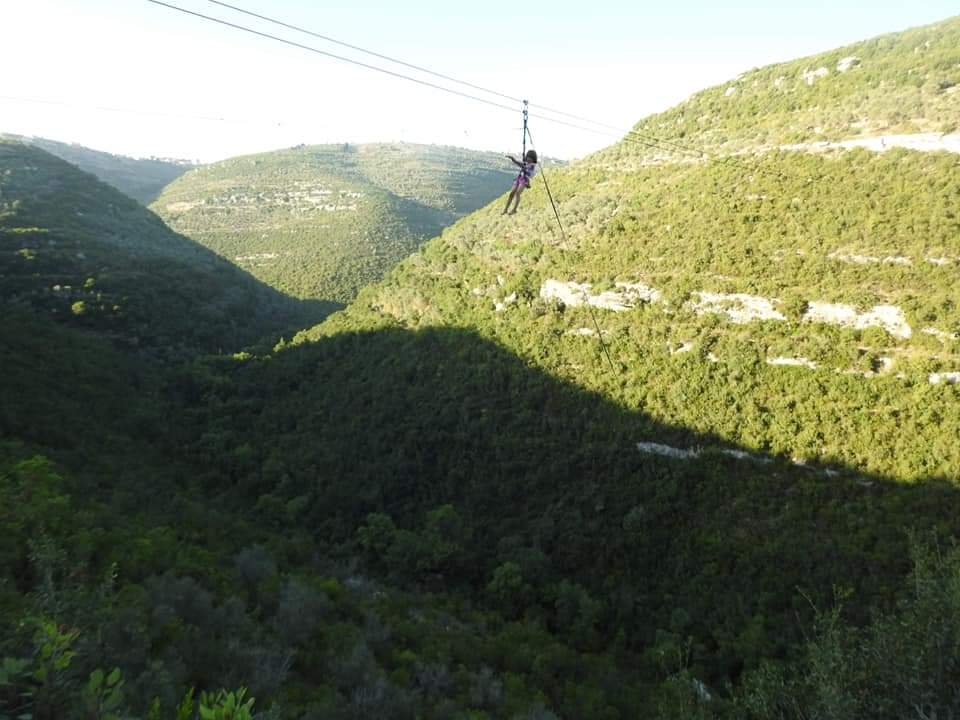 رياضة التزحلق على الحبل Zipline