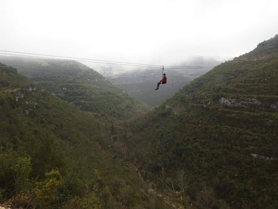 رياضة التزحلق على الحبل Zipline