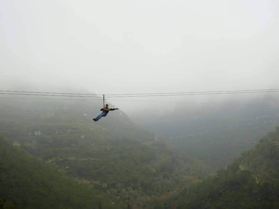 رياضة التزحلق على الحبل Zipline