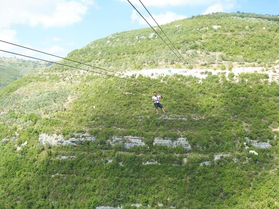 رياضة التزحلق على الحبل Zipline